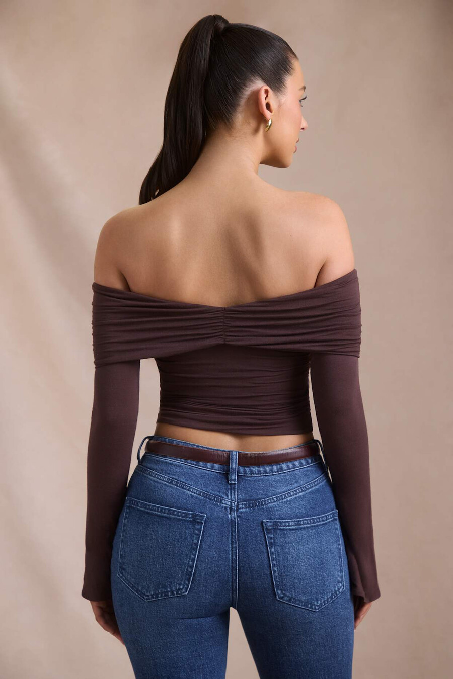 モダールカシミアブレンドオフショルダールーシュトップ(エスプレッソ)