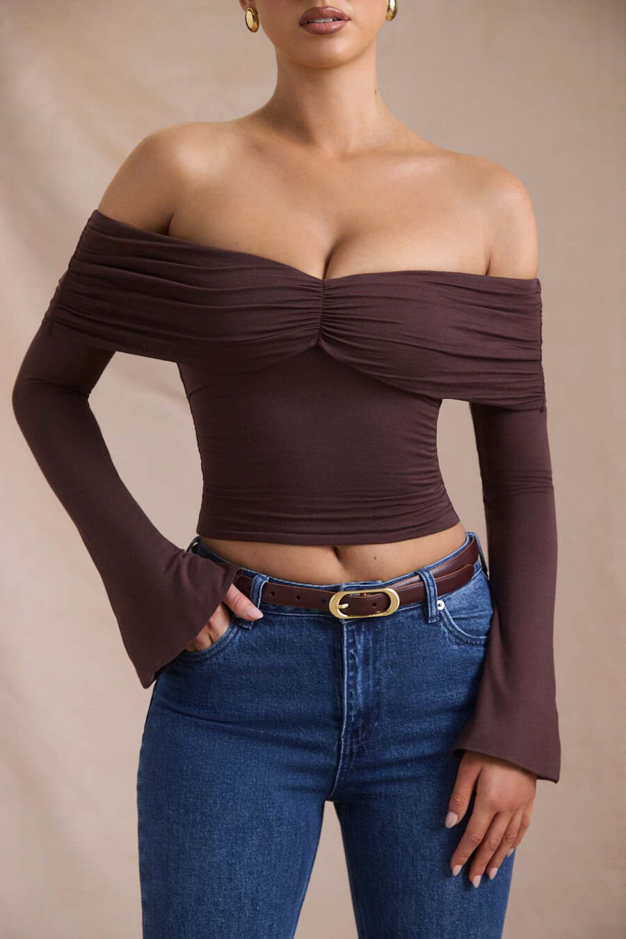 モダールカシミアブレンドオフショルダールーシュトップ(エスプレッソ)